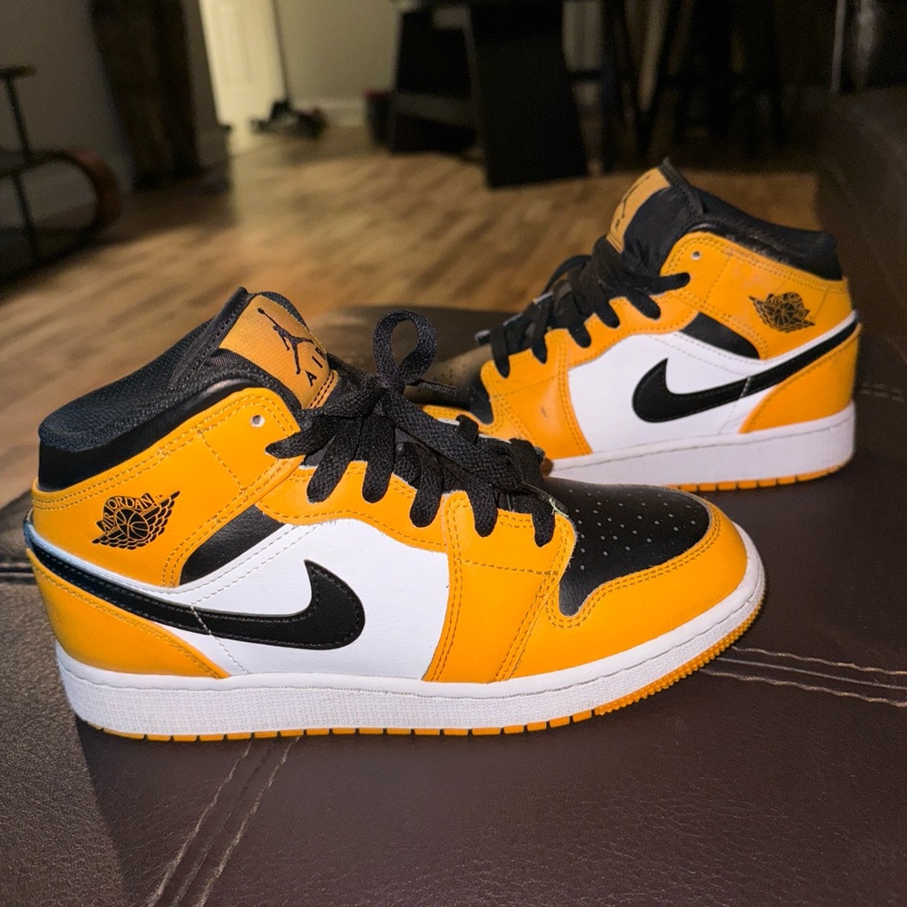Jordan 1 Retro Taxi size 5
